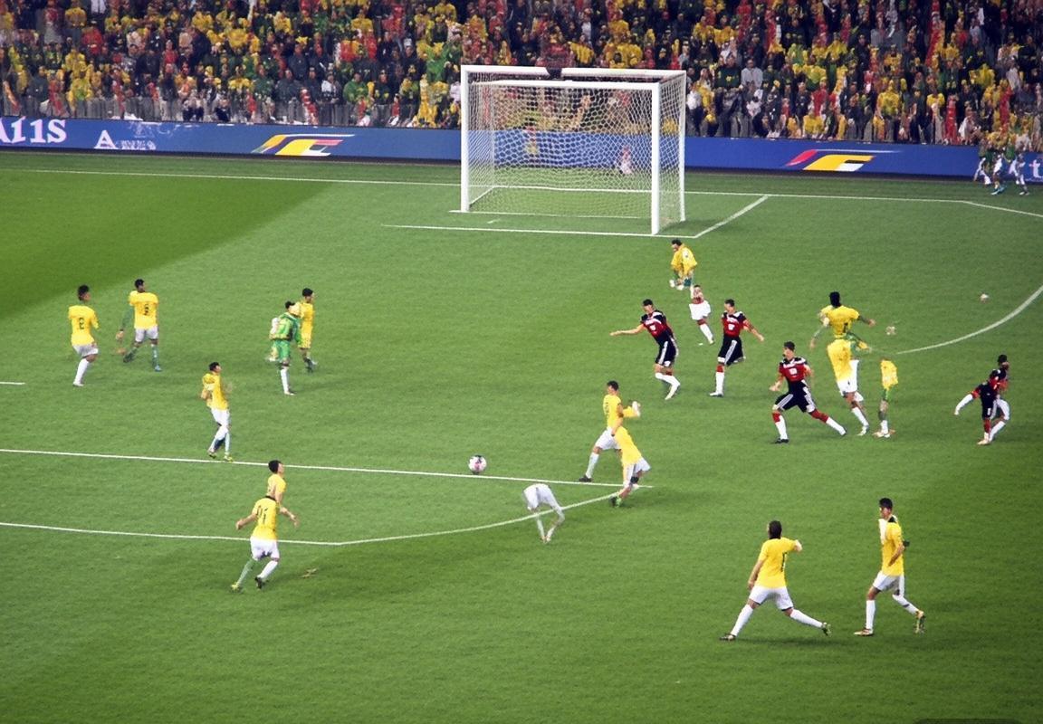 巴西德比上半场：战术对决与心理博弈解析(图2)